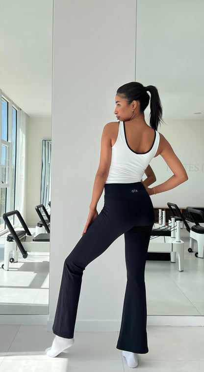 Le secret d’un ventre plat et d’une allure élégante ( tenue en deux pièces)